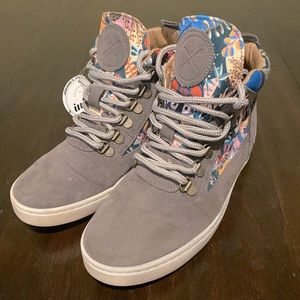 INKKAS - GLOBAL FOOTWEAR
Joey Camping Boot. Women’s Sz 8